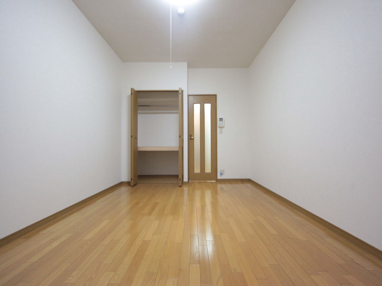 物件内観写真14　(洋室9.2帖　クローゼット付（収納充実してます）)