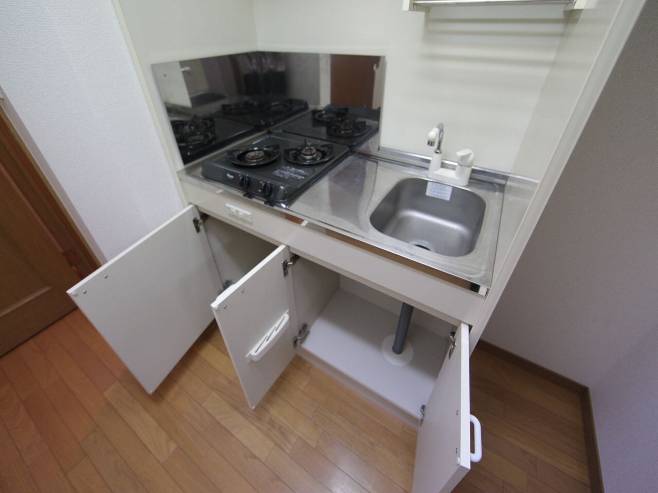 物件内観写真16　(システムキッチン（ガス2口コンロ付）)