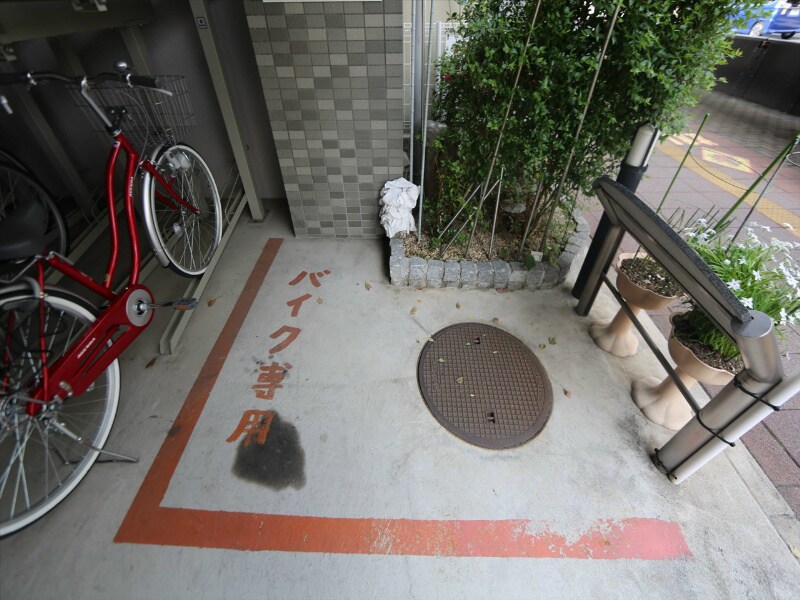 物件内観写真27　(バイク置き場)