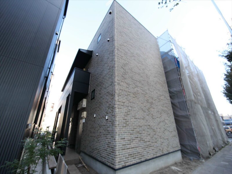 物件外観写真1　(外観　デザイナーズ　光インターネット無料)