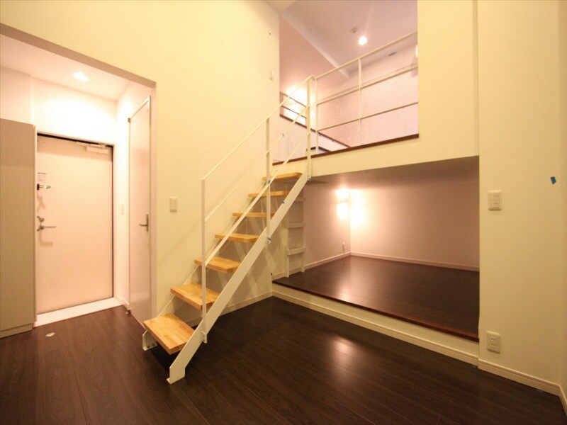 物件内観写真2　(ＤＫ5.9帖　アンダーロフト3.4帖　洋室3.4帖)