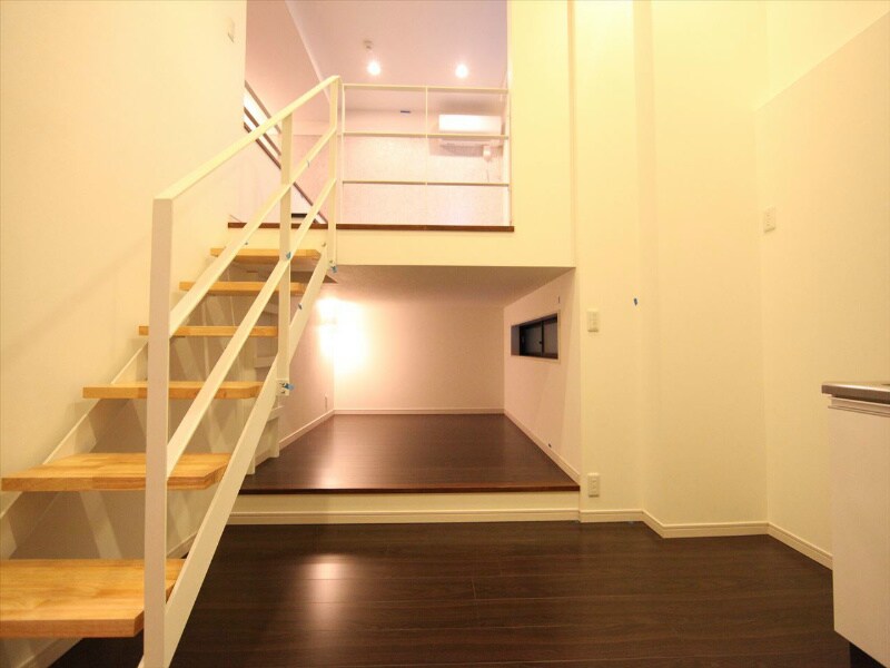 物件内観写真5　(アンダーロフト3.4帖（収納としても使えます）)