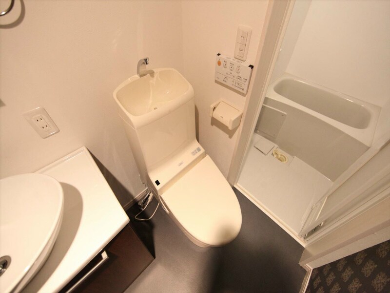 物件内観写真6　(温水洗浄暖房便座付トイレ)