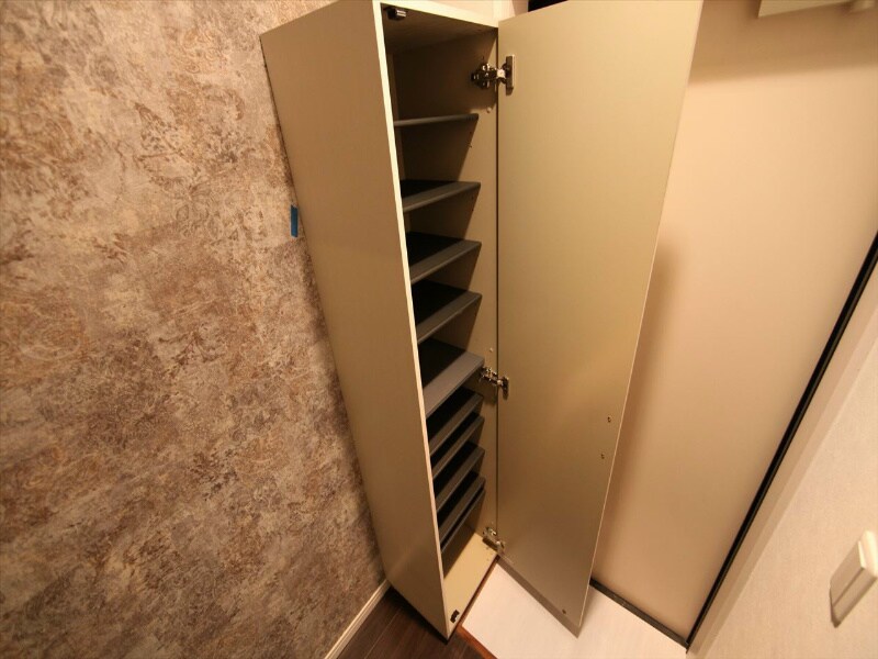 物件内観写真8　(玄関　シューズボックス付（収納充実してます）)