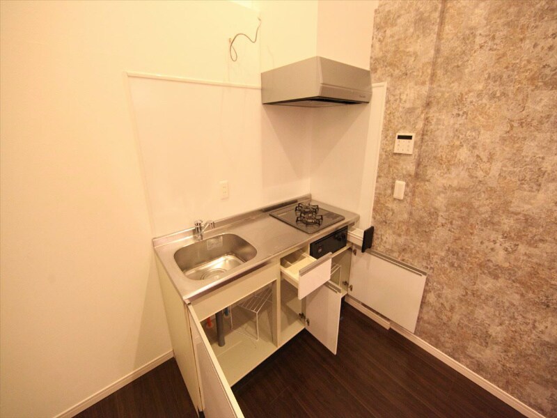 物件内観写真23　(システムキッチン（ガス2口）冷蔵庫・レンジ等ご用意できます)