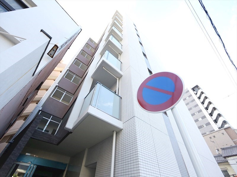 物件外観写真1　(外観　オートロック　防犯カメラ　光インターネット無料)