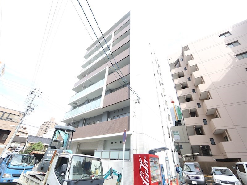 物件外観写真3　(外観　光インターネット無料　オートロック　防犯カメラ)