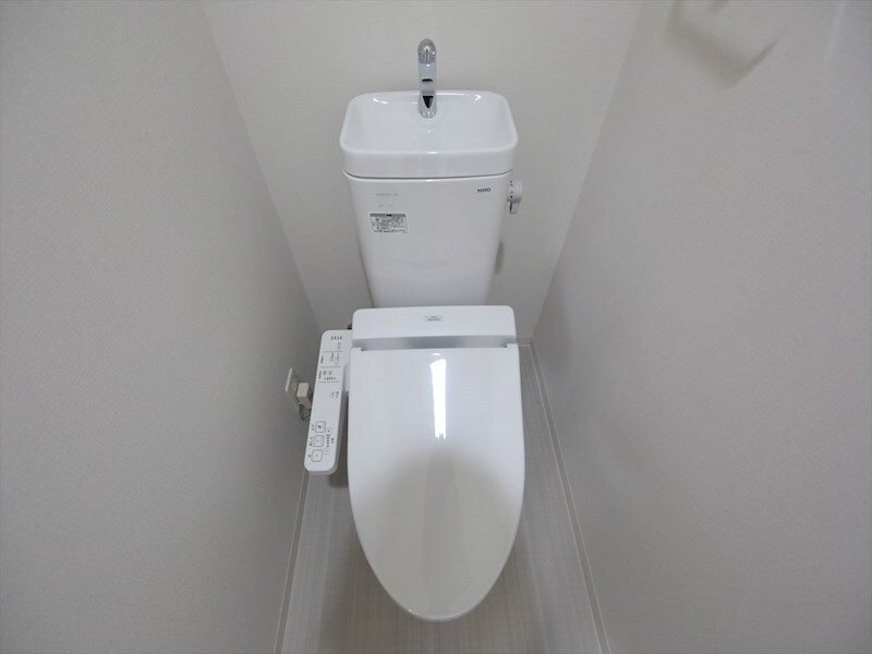 物件内観写真7　(温水洗浄暖房便座付トイレ)