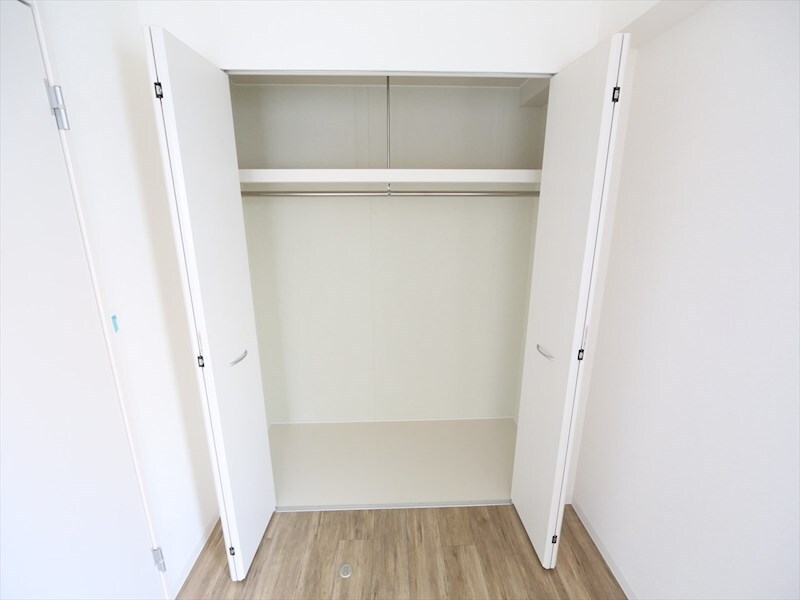 物件内観写真10　(クローゼット（収納充実してます）)
