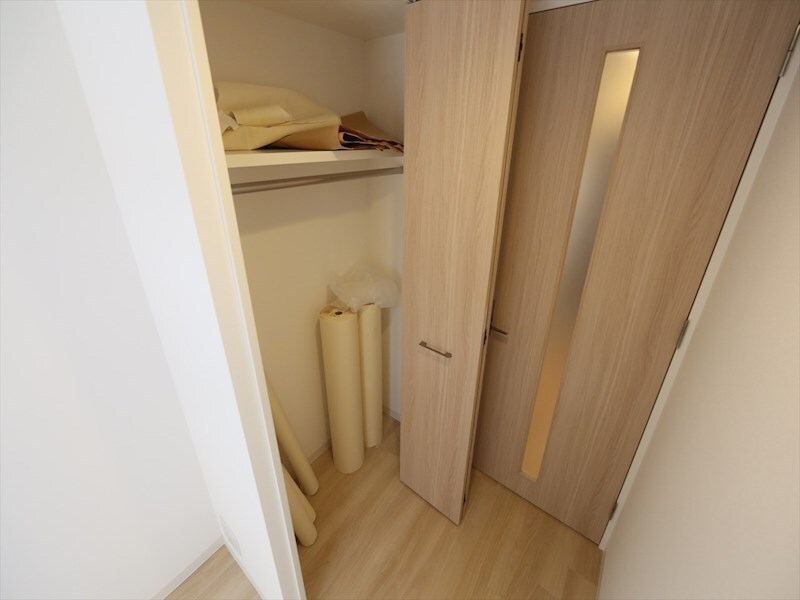 物件内観写真5　(クローゼット（収納充実してます）)