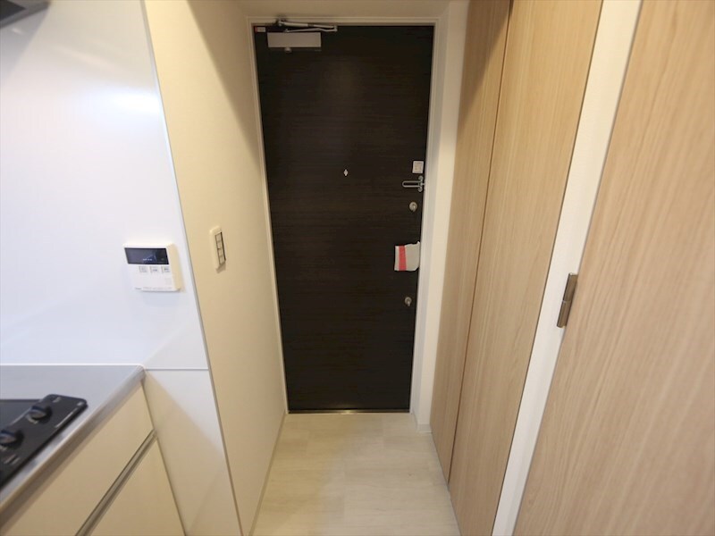 物件内観写真19　(玄関　シューズボックス付（収納充実してます）)