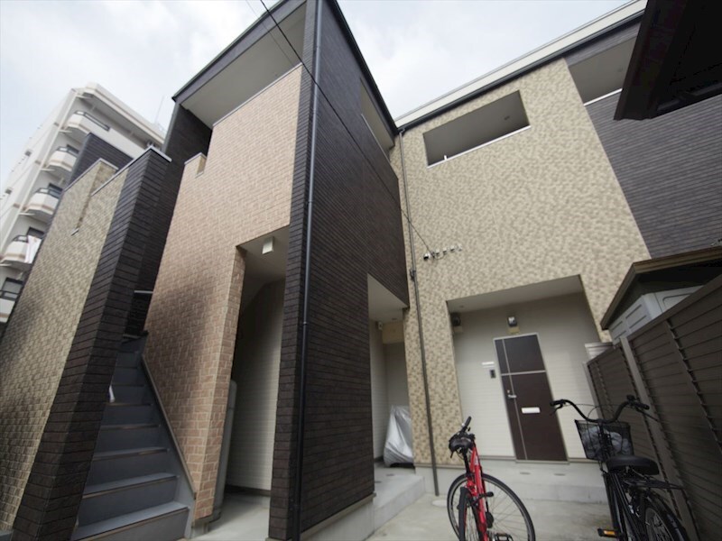 物件外観写真1　(外観　デザイナーズ　光インターネット無料)