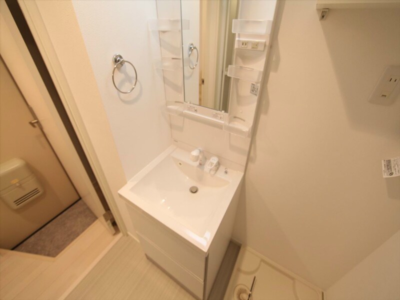 物件内観写真3　(脱衣所　独立洗面台（シャンプードレッサー）イメージ写真)