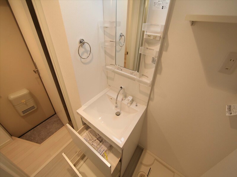 物件内観写真17　(脱衣所　独立洗面台（シャンプードレッサー）イメージ写真)