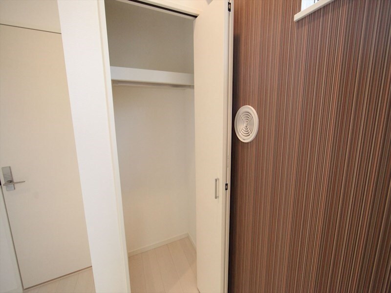 物件内観写真8　(クローゼット（収納充実してます）)