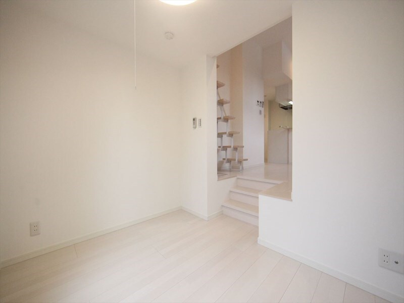 物件内観写真9　(LＤＫ9帖　洋室3.9帖　ロフト3.9帖　エアコン2台付き)