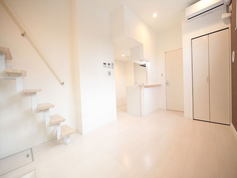 物件内観写真17　(LＤＫ9帖　洋室3.9帖　ロフト3.9帖　エアコン2台付き)