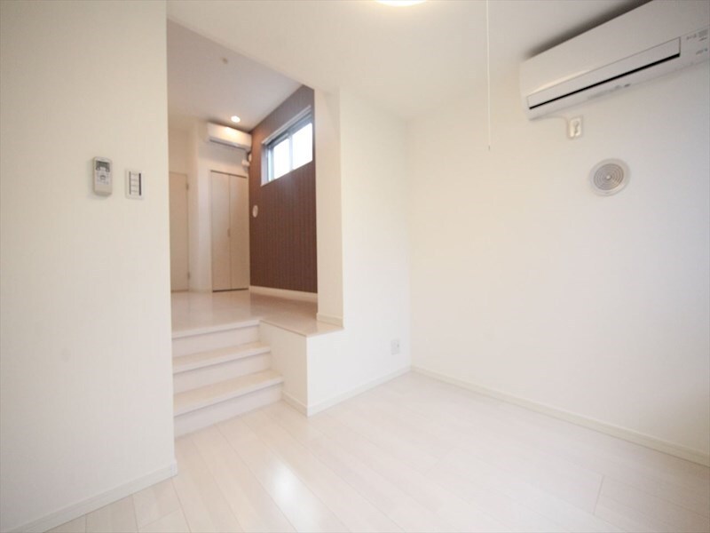 物件内観写真19　(LＤＫ9帖　洋室3.9帖　ロフト3.9帖　エアコン2台付き)