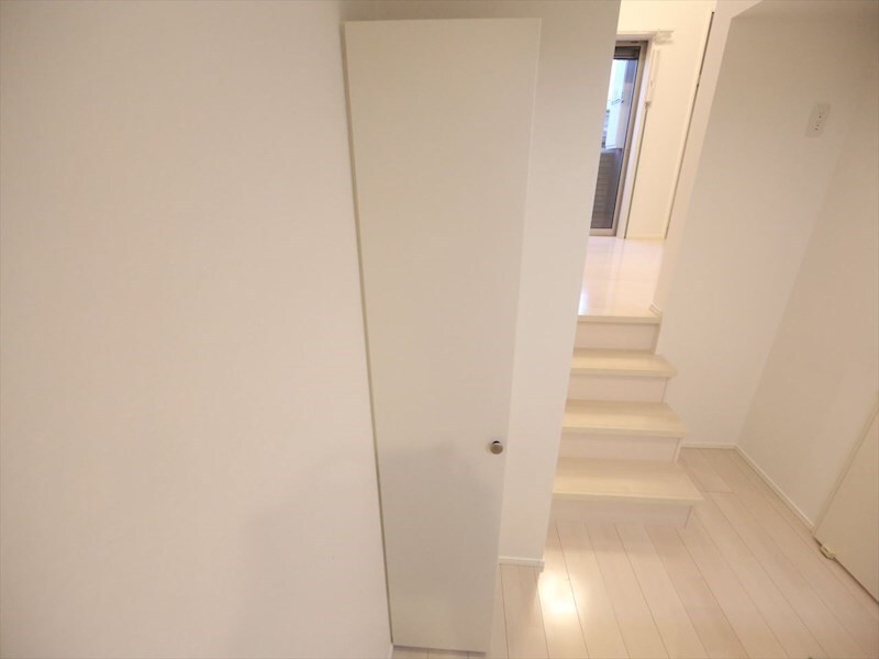 物件内観写真21　(玄関　シューズボックス付（収納充実してます）)