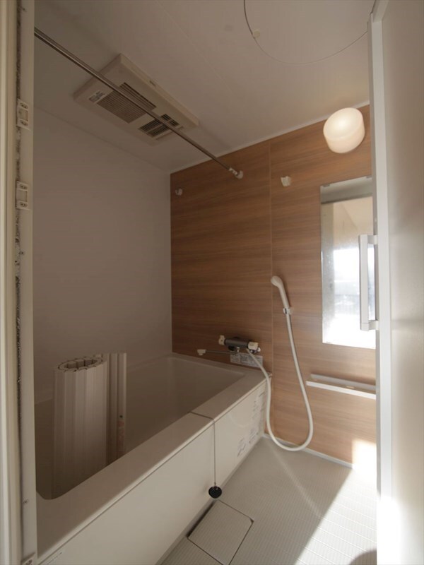 物件内観写真4　(バスルーム　浴室暖房乾燥機付き)