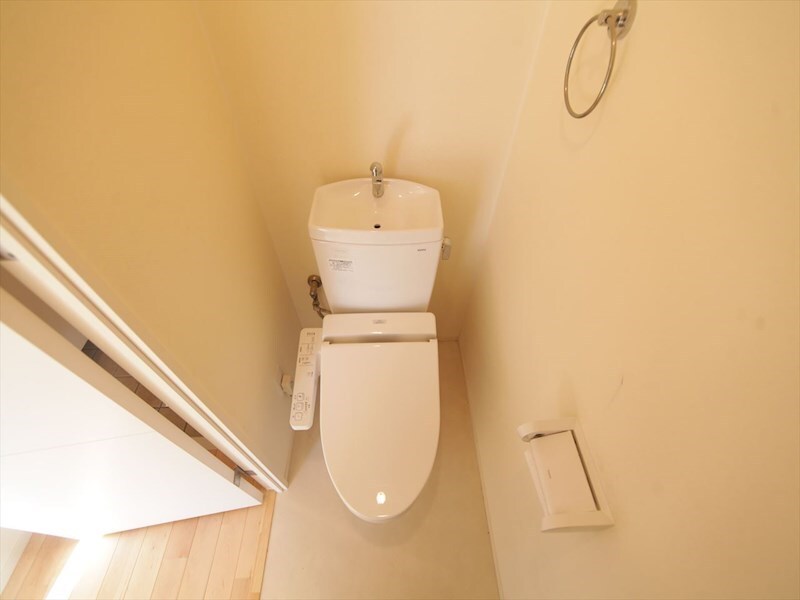 物件内観写真5　(温水洗浄暖房便座付トイレ)