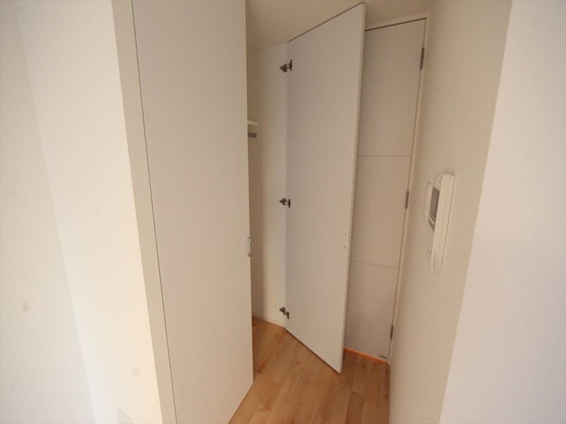 物件内観写真6　(クローゼット付（収納充実してます）)