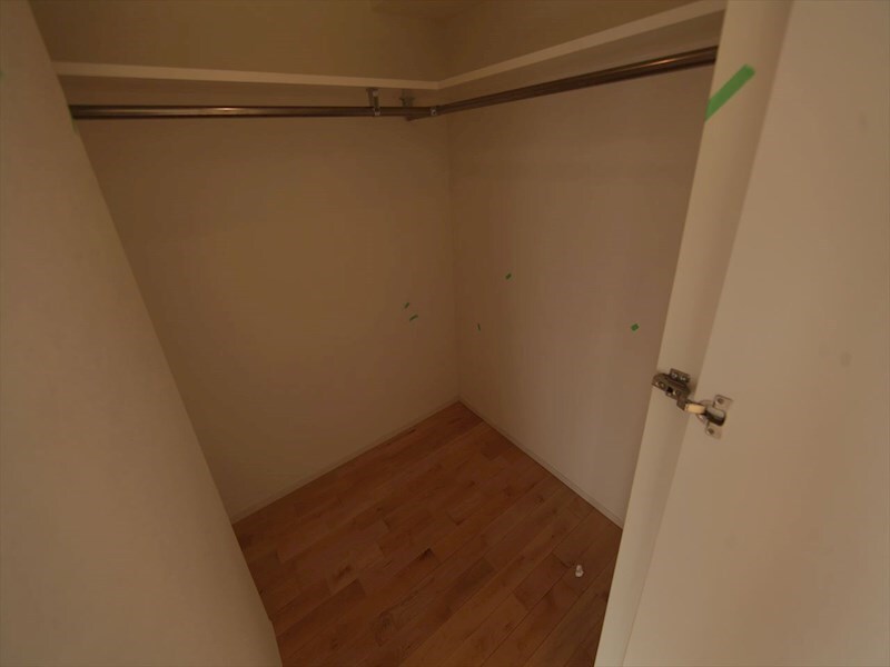 物件内観写真6　(ウォークインクローゼット（収納充実してます）)