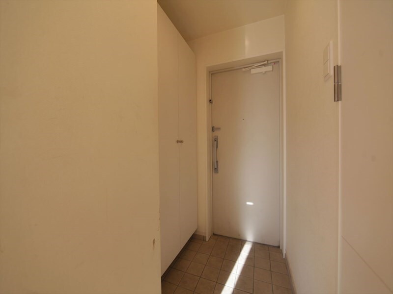 物件内観写真8　(玄関　シューズボックス付（収納充実してます）)