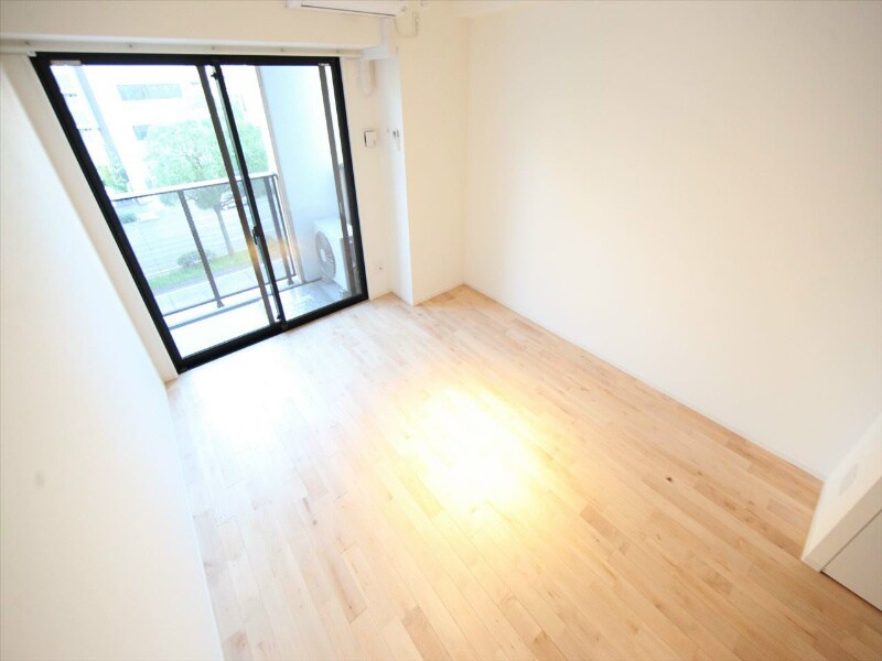 物件内観写真10　(洋室7.8帖　バルコニー)