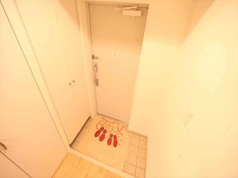 物件内観写真12　(玄関　シューズボックス付（収納充実してます）)