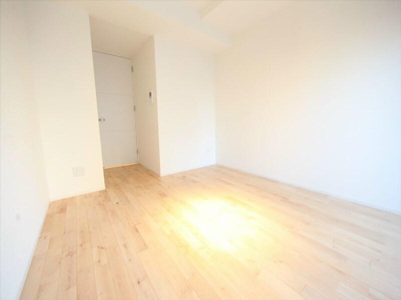 物件内観写真14　(洋室7.8帖　クローゼット付（収納充実してます）)