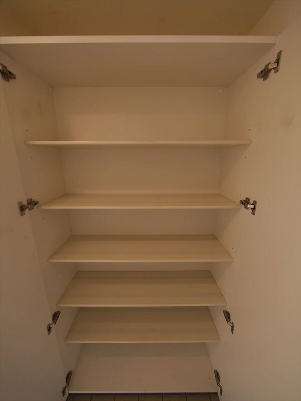 物件内観写真19　(玄関　シューズボックス付（収納充実してます）)