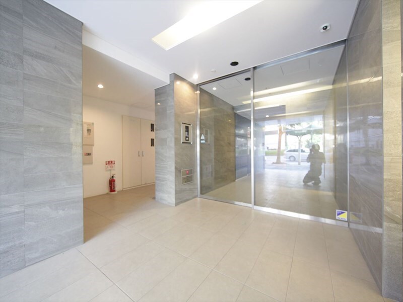 物件内観写真27　(エントランス　防犯カメラ付　オートロック　宅配ＢＯＸ)