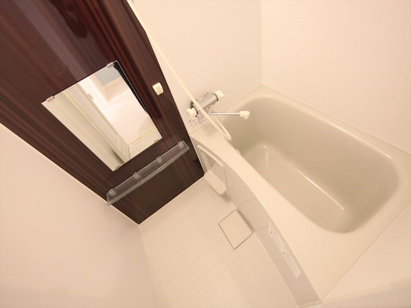 物件内観写真4　(バスルーム　浴室暖房乾燥機付き)