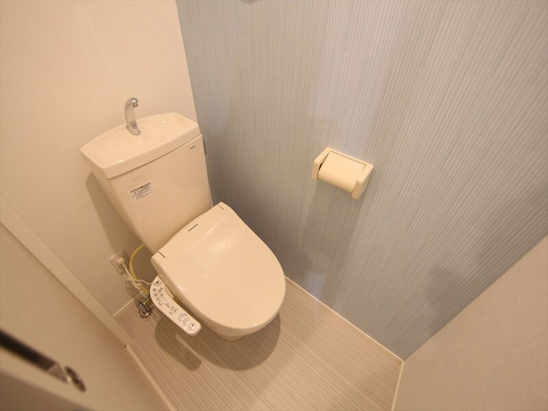 物件内観写真5　(温水洗浄暖房便座付トイレ)