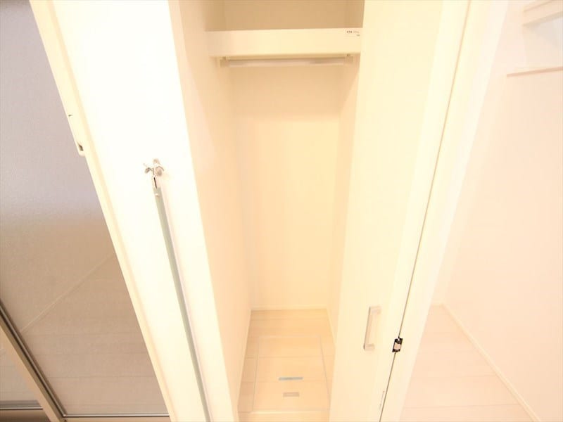 物件内観写真8　(クローゼット（収納充実してます）)