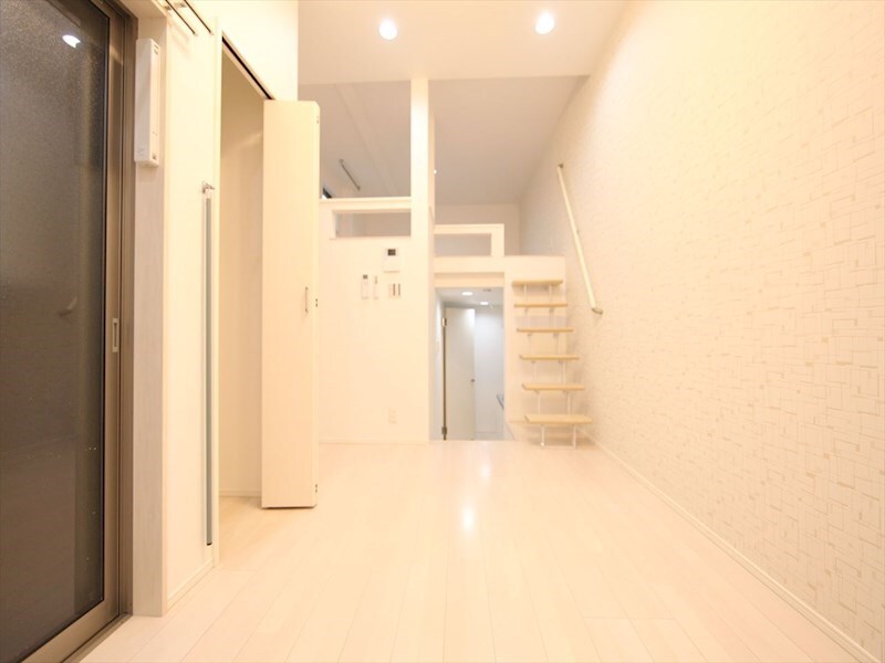 物件内観写真12　(洋室5.7帖　ロフト6.5帖（収納にも寝室にも使えます）)