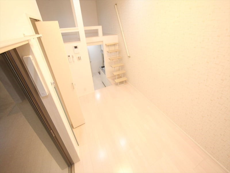 物件内観写真15　(洋室5.7帖　ロフト6.5帖（収納にも寝室にも使えます）)