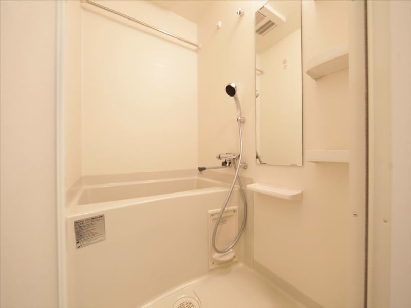 物件内観写真4　(バスルーム　浴室暖房乾燥機付き)