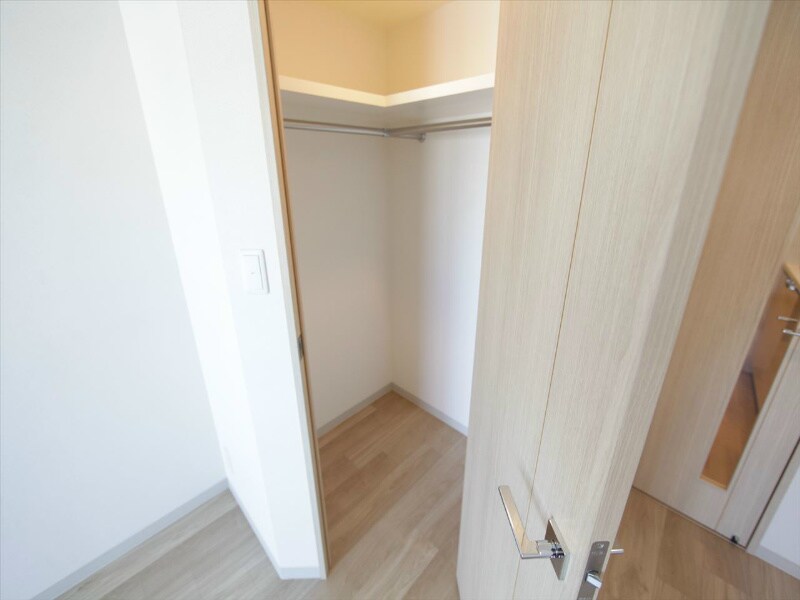 物件内観写真6　(ウォークインクローゼット（収納充実してます）)