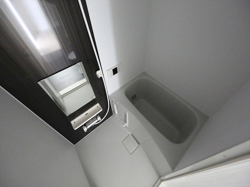 物件内観写真4　(追い焚き機能付　オートバス機能付バスルーム)