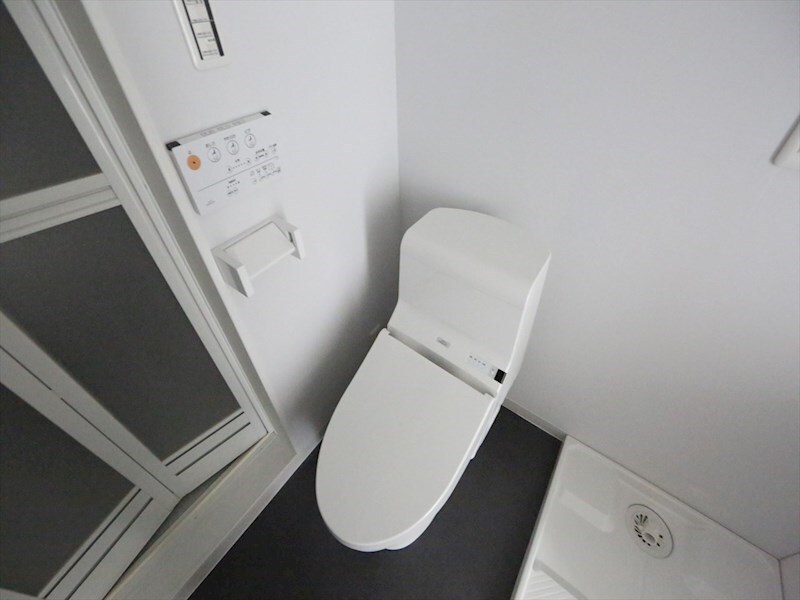 物件内観写真5　(温水洗浄暖房便座付トイレ)