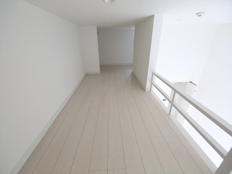 物件内観写真9　(ロフト5.6帖（収納としても寝室としても使えます）)