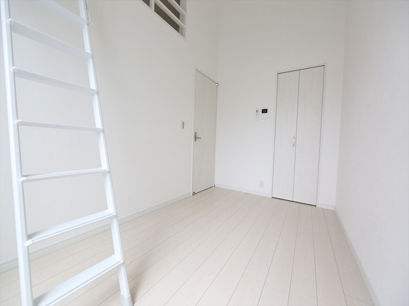 物件内観写真14　(洋室5.2帖　ロフト5.6帖（収納にも寝室にも使えます）)