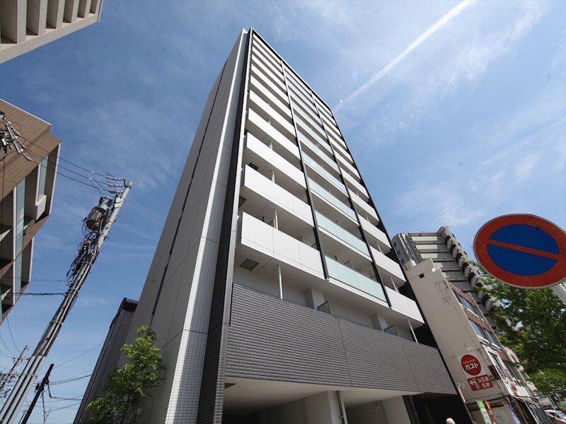 物件外観写真1　(外観　分譲マンション　防犯カメラ付　オートロック　宅配ＢＯＸ)