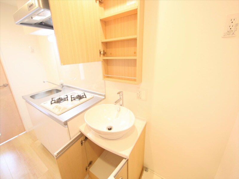 物件内観写真3　(オシャレな独立洗面台)