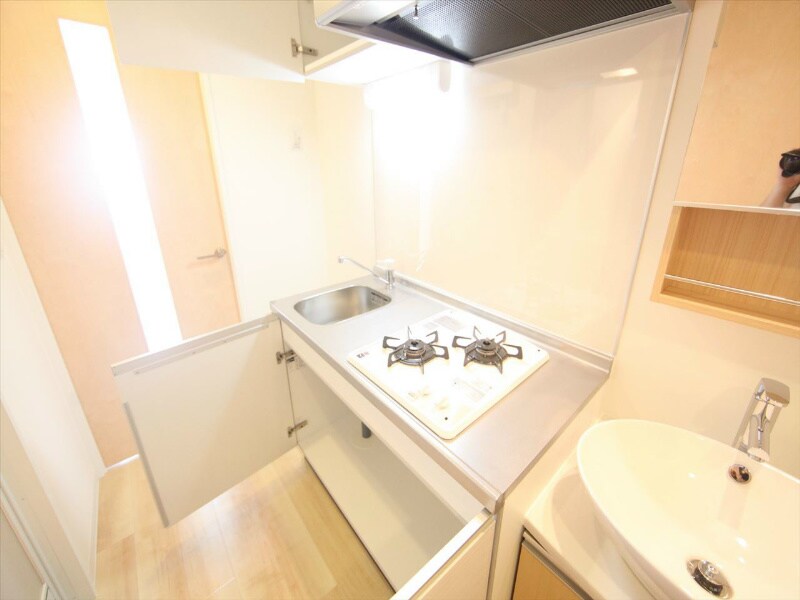 物件内観写真7　(システムキッチン（ガス2口コンロ付）)