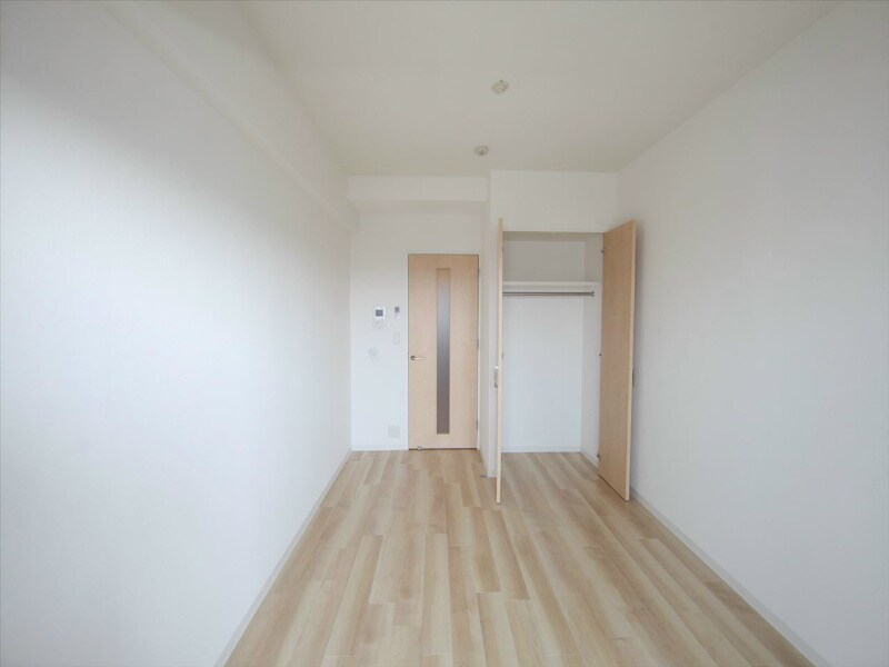 物件内観写真19　(洋室6.6帖　クローゼット付（収納充実してます）)