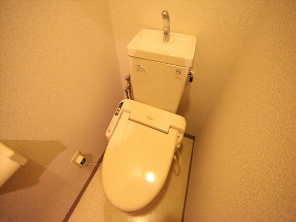 トイレ(温水洗浄暖房便座（お風呂トイレ別）)