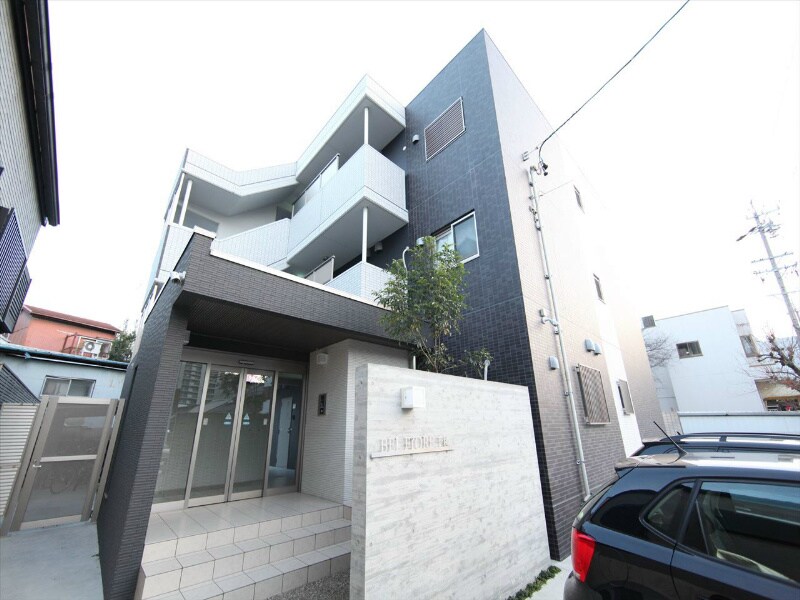 物件外観写真1　(外観　オートロック　宅配ＢＯＸ　防犯カメラ付)